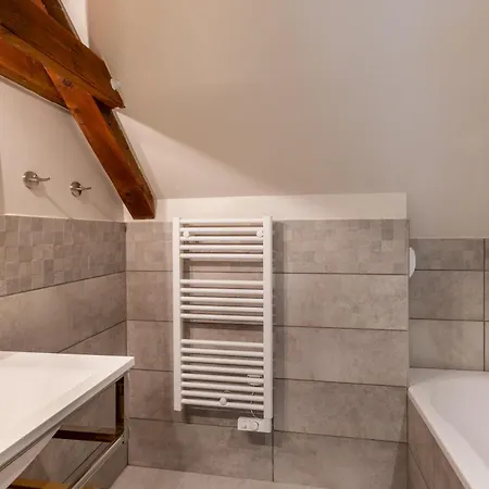 Montauvert * Montel-de-Gelat